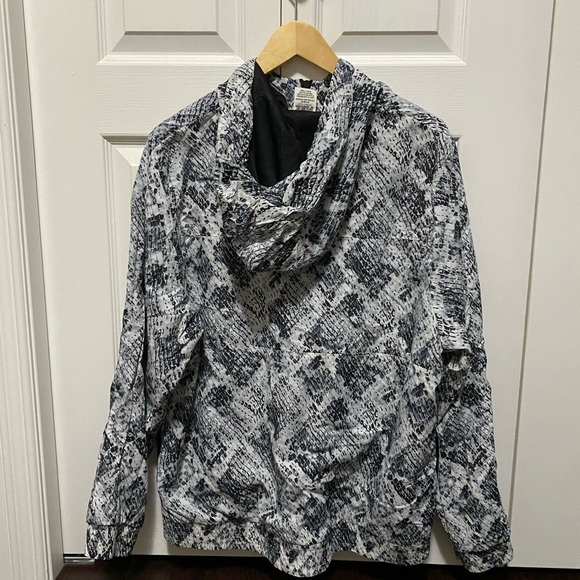 PINK VS Raincoat - Picture 2 of 3